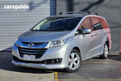 Silver 2014 Honda Odyssey SUV VTI F