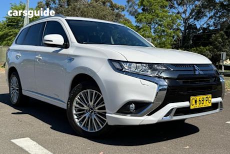 White 2018 Mitsubishi Outlander SUV PHEV ES ADAS 4WD