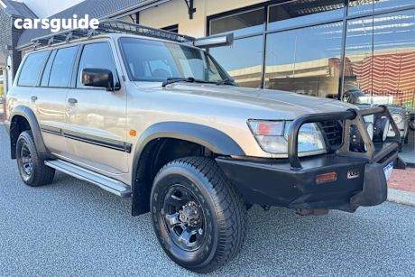 Gold 2000 Nissan Patrol SUV ST 4X4