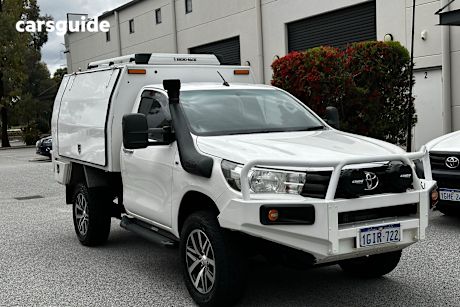White 2017 Toyota Hilux Cab Chassis Sr (4X4)