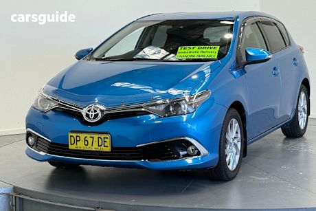 Blue 2017 Toyota Corolla Hatchback Ascent Sport