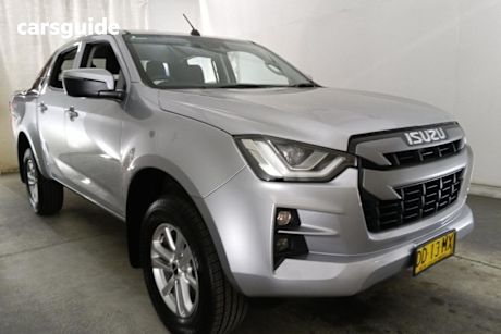 Silver 2022 Isuzu D-MAX Crew Cab Chassis Ls-M (4X4)