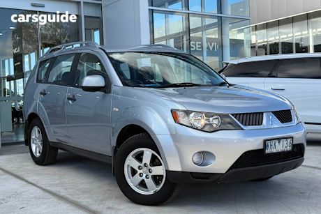 Silver 2008 Mitsubishi Outlander SUV LS 4X4