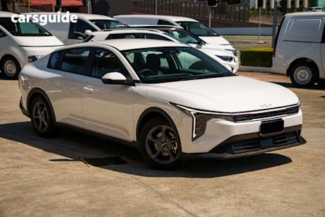 White 2025 Kia K4 Sedan S