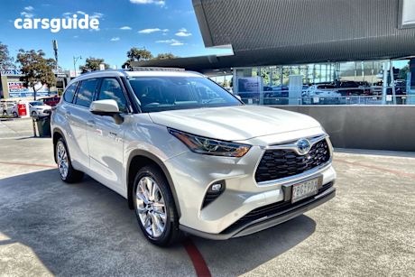 White 2024 Toyota Kluger Wagon Grande Hybrid Awd