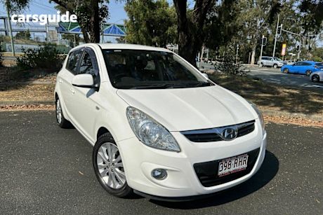 White 2010 Hyundai I20 Hatchback Premium
