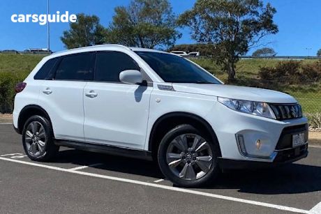 White 2019 Suzuki Vitara Wagon