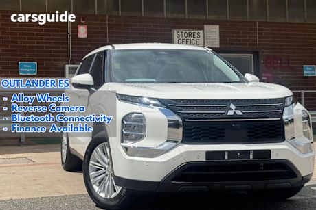 White 2023 Mitsubishi Outlander Wagon Es 7 Seat (2Wd)