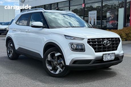 White 2024 Hyundai Venue Wagon Elite (Black) Sunroof