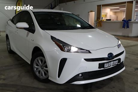 White 2021 Toyota Prius Hatchback Base (Hybrid)
