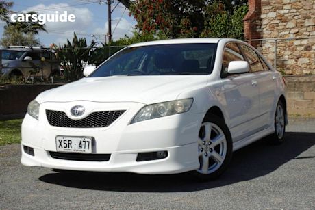 White 2008 Toyota Camry Sedan Sportivo