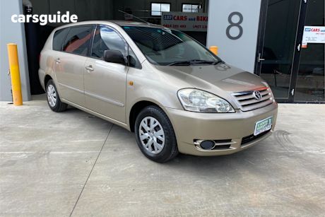 Gold 2003 Toyota Avensis Wagon Verso Glx