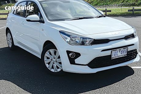 White 2021 Kia RIO Hatchback S