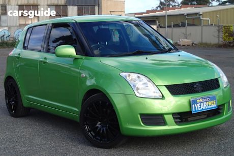 Green 2010 Suzuki Swift Hatchback Re.4