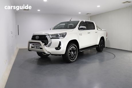 White 2021 Toyota Hilux Double Cab Pick Up Sr5 (4X4)