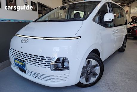 White 2022 Hyundai Staria Wagon
