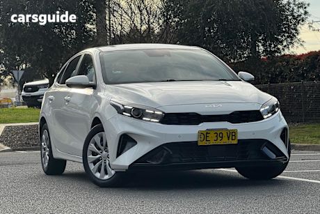 White 2022 Kia Cerato Hatchback S