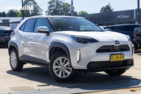 White 2024 Toyota Yaris Cross Wagon Gxl Hybrid