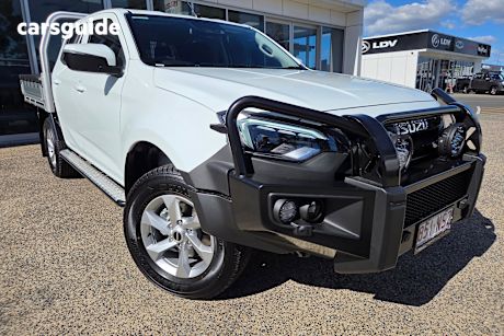 White 2024 Isuzu D-MAX Crew Cab Chassis Ls-M (4X4)