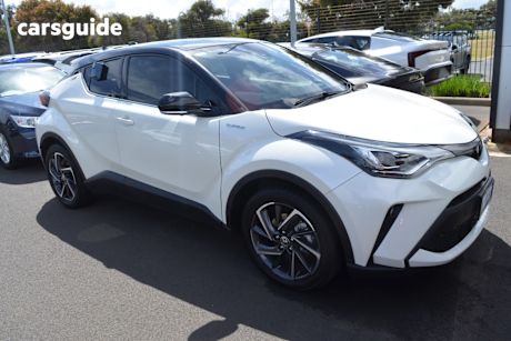 White 2020 Toyota C-HR Wagon Koba (2Wd) Two Tone