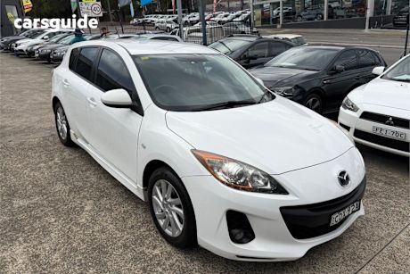 White 2011 Mazda 3 Hatchback Maxx Sport