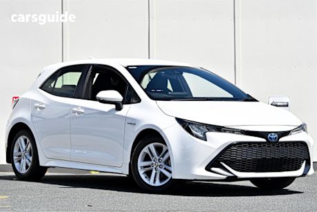 White 2018 Toyota Corolla Hatchback Ascent Sport (Hybrid)