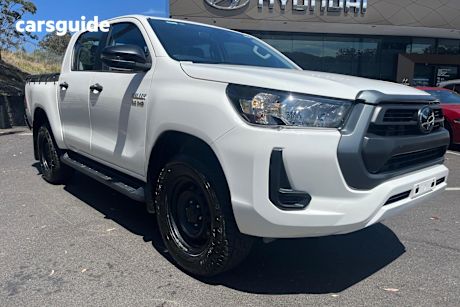 White 2022 Toyota Hilux Double Cab Pick Up Sr (4X4)
