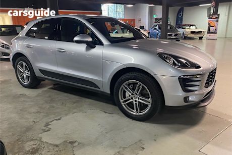 Silver 2018 Porsche Macan Wagon