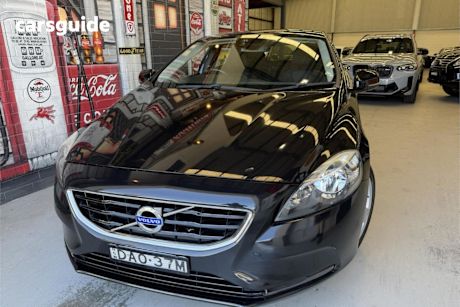 Black 2015 Volvo V40 Hatchback T4 Kinetic