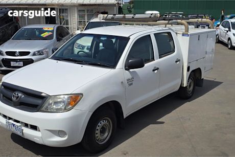 White 2005 Toyota Hilux Dual Cab Pick-up Workmate