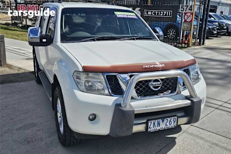 White 2012 Nissan Pathfinder Wagon St-L (4X4)