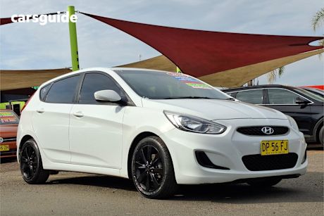 White 2018 Hyundai Accent Hatchback Sport