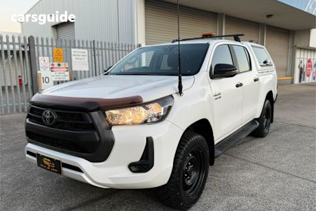 White 2021 Toyota Hilux Double Cab Pick Up Sr (4X4)
