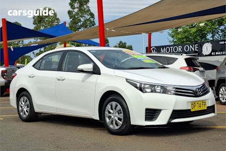 White 2015 Toyota Corolla Sedan Ascent