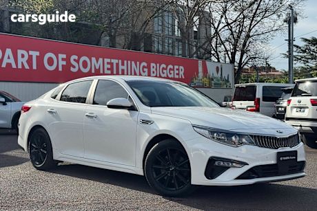 White 2019 Kia Optima Sedan Si