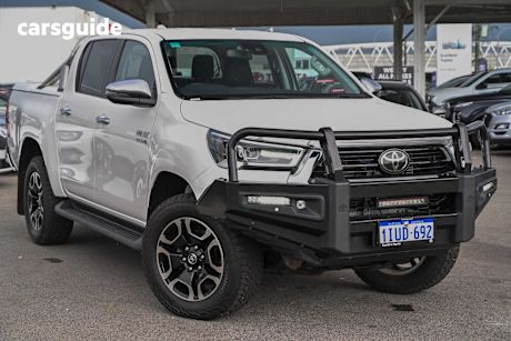 White 2022 Toyota Hilux Double Cab Pick Up Sr5 (4X4)