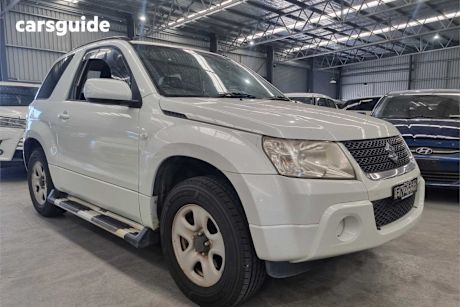 White 2012 Suzuki Grand Vitara Wagon (4X4)