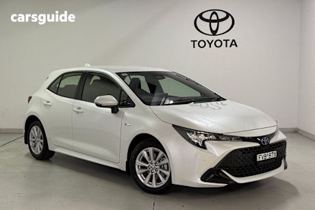 White 2024 Toyota Corolla Hatch ASCENT SPORT HYBRID F