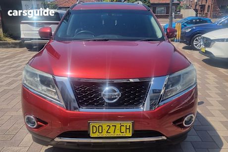 Red 2016 Nissan Pathfinder Wagon St (4X4)