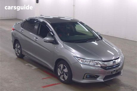 Silver 2016 Honda Grace Sedan HYBRID IX