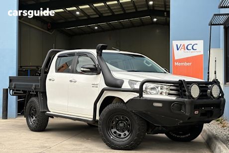 White 2017 Toyota Hilux Dual Cab Chassis Sr (4X4)
