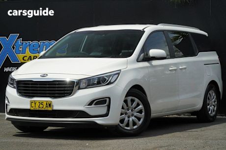 White 2018 Kia Carnival Wagon S