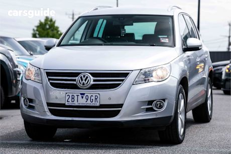 Silver 2011 Volkswagen Tiguan Wagon 147 Tsi