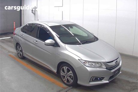 Silver 2016 Honda Grace Sedan HYBRID EX