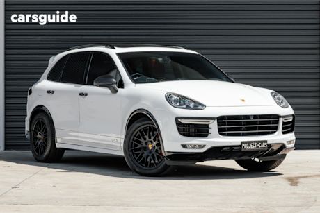 White 2015 Porsche Cayenne Wagon Gts