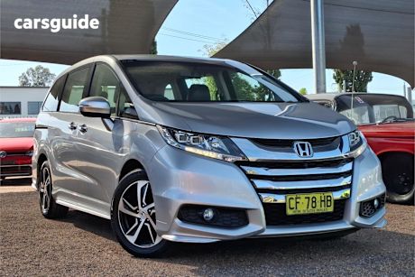 Silver 2015 Honda Odyssey Wagon Vti-L