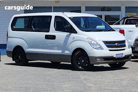 White 2010 Hyundai Imax Wagon