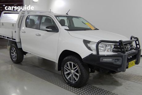 White 2017 Toyota Hilux Dual Cab Chassis Sr (4X4)