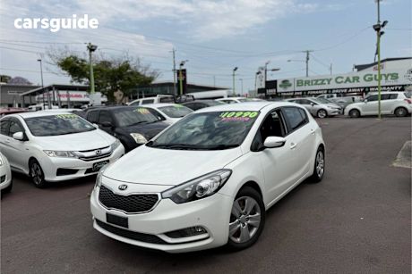 White 2014 Kia Cerato Hatchback S