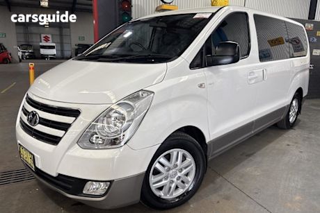 White 2015 Hyundai Imax Wagon